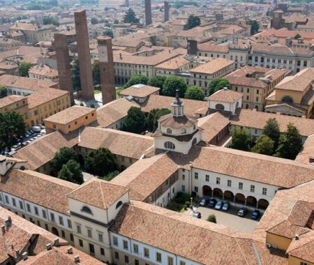 Ex-Ospedale San Matteo - Veduta aerea dei quattro cortili dell’Ex Ospedale San Matteo, uniti nel corso del Novecento al Palazzo dell’Università