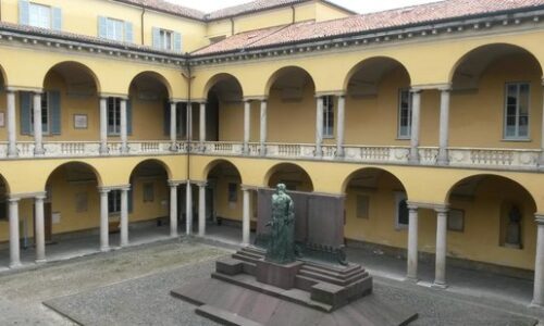 University building, Memorial courtyard - Doctors and Artists courtyard, now called Memorial courtyard, after the renovation in the seventieth century by architect Giovanni Ambrogio Pessina